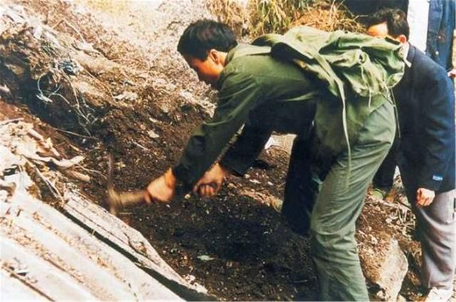 广西村民采药迷失山中，偶然看到坠毁飞机，揭开尘封52年的历史