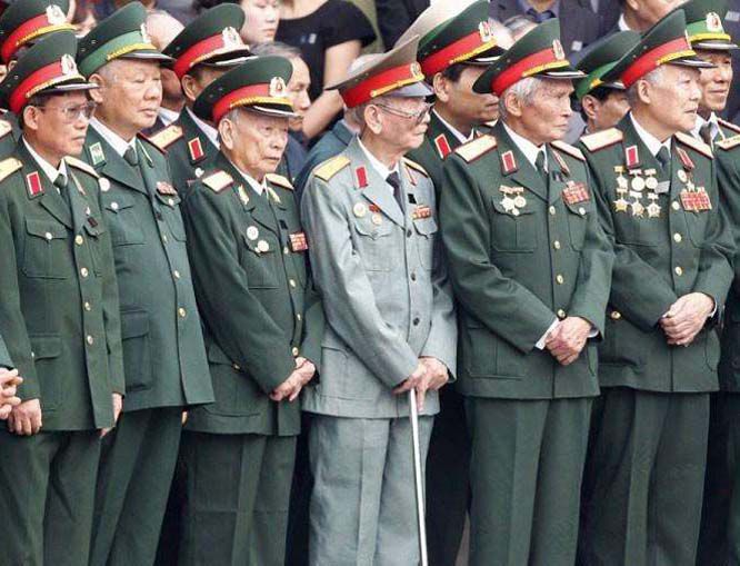 越南打了几十年仗，英雄辈出，为什么选不出一位“元帅”？