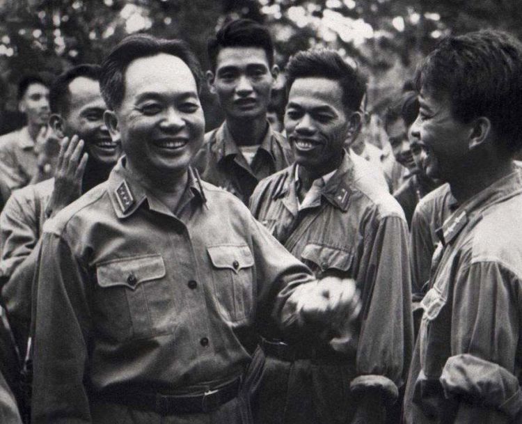 越南打了几十年仗，英雄辈出，为什么选不出一位“元帅”？