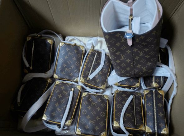 杭州姑娘卖高仿奢侈品被抓：6年卖3千万，香奈儿最低50元