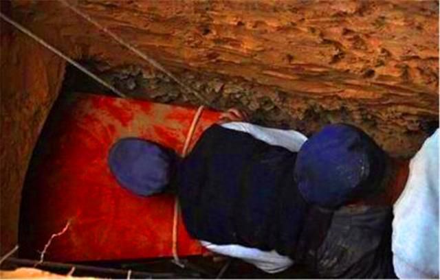 江苏挖出一具红色棺材，距今700年光亮如新，照过X光后专家沉思了