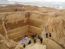 襄阳出土一座古墓，墓中竟有80具盗墓人尸体，专家揭开一盗墓机关