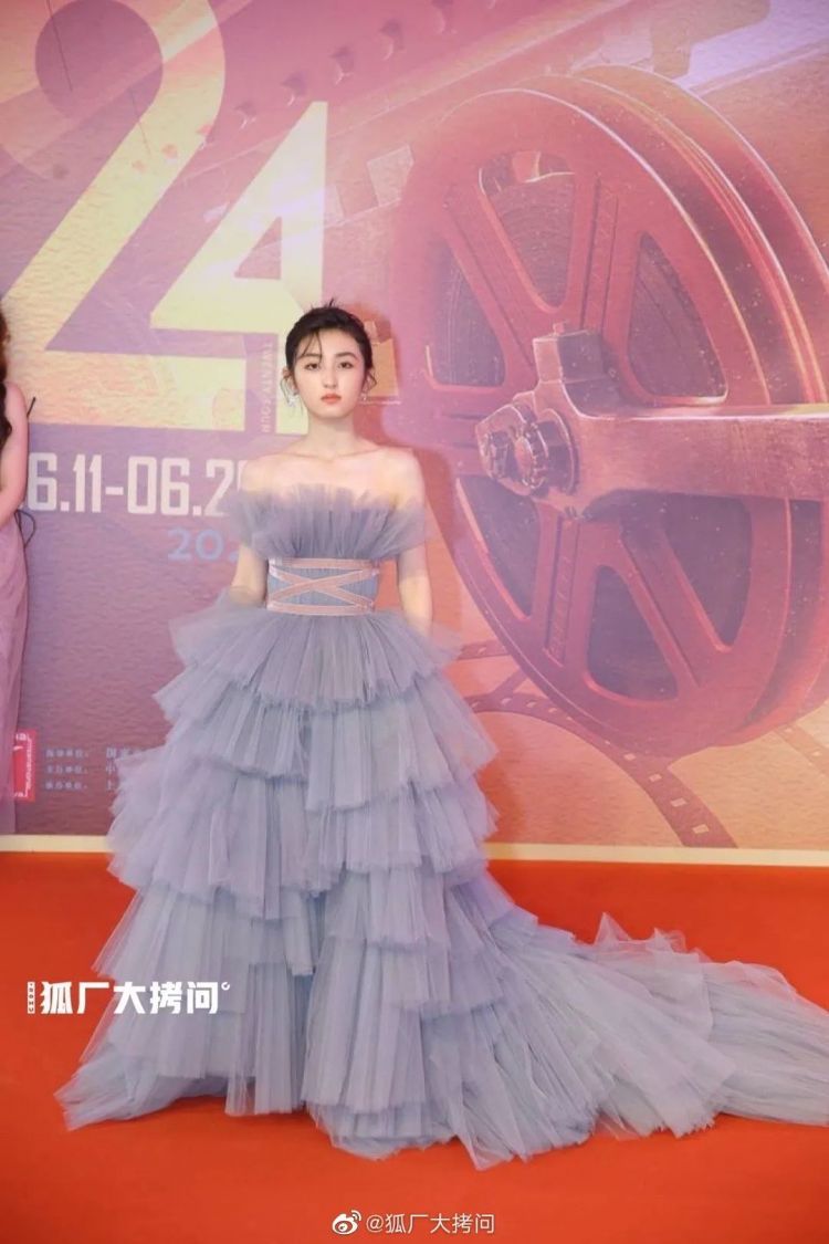 周冬雨关晓彤倪妮刘昊然都来了，上海电影节开幕红毯,谁经住了生图杀手的狙击?