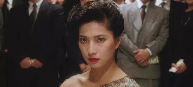 1991年，香港赌片明争暗斗，刘镇伟找来俩女星，周星驰主角变龙套