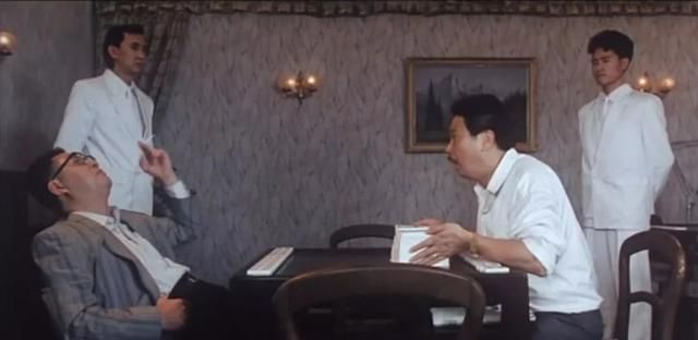 1991年，香港赌片明争暗斗，刘镇伟找来俩女星，周星驰主角变龙套
