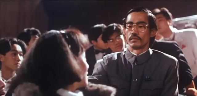 1991年，香港赌片明争暗斗，刘镇伟找来俩女星，周星驰主角变龙套