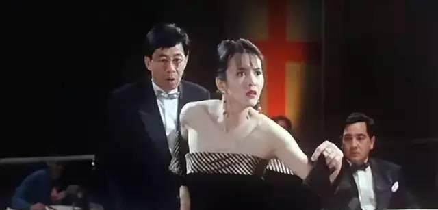 1991年，香港赌片明争暗斗，刘镇伟找来俩女星，周星驰主角变龙套