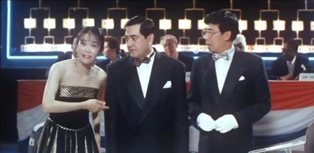 1991年，香港赌片明争暗斗，刘镇伟找来俩女星，周星驰主角变龙套