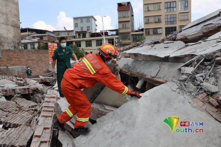 救援现场|郴州汝城县卢阳镇一民房垮塌已救出8人