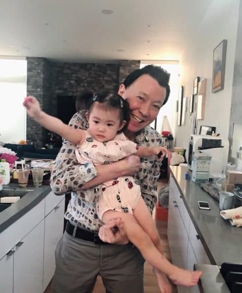 晒晒陈冠希在香港的家，儿童玩具散落一地，如今绝对是个好爸爸