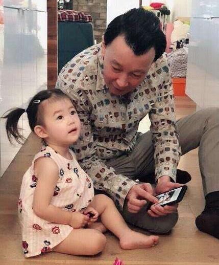 晒晒陈冠希在香港的家，儿童玩具散落一地，如今绝对是个好爸爸