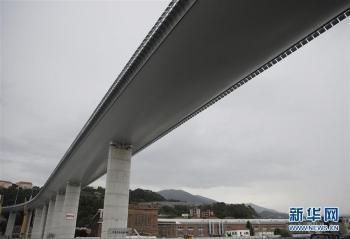 意大利热那亚启用垮塌后重建的大桥