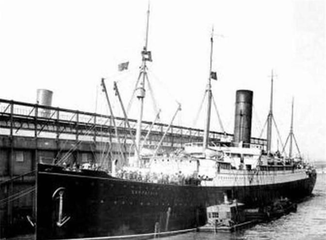 泰坦尼克号的锅炉工，事发时坐破艇逃离，大难不死后买下香港庄园