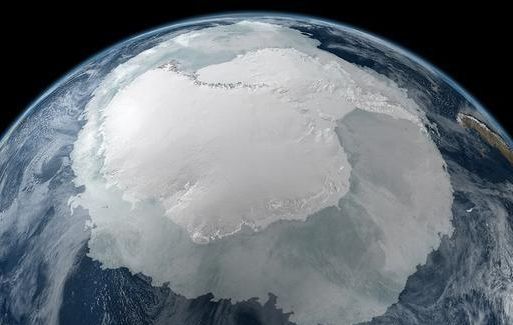 南极洲存在什么秘密？纯黑建筑引人注目，难道是外星人留下的痕迹