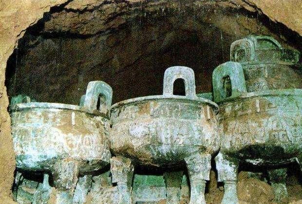 农民挖出3000年前窖藏，出土103件青铜器，专家惊喜若狂