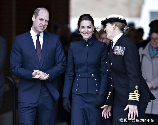 凯特王妃气质太出众！海军蓝套装秀出小蛮腰，38岁身材像20岁少女