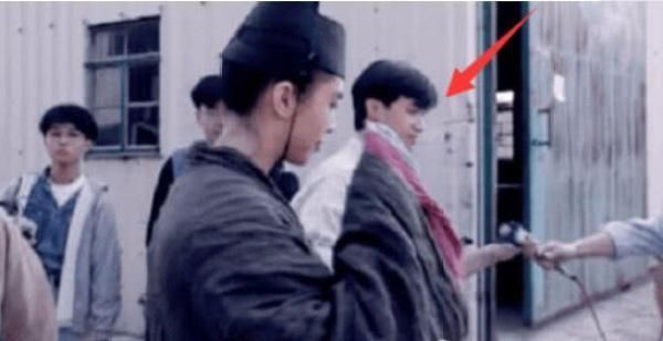 ​王祖贤多年前剧照流出，谁注意到旁边的小人物？如今成一线巨星