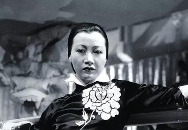 她是好莱坞首位华人女星，一生风华绝代却不被理解，去世后无葬礼