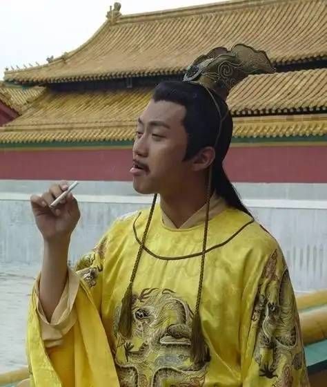 中国只有一个王朝的皇帝平均年龄超过50岁，而其中一个竟然不满30