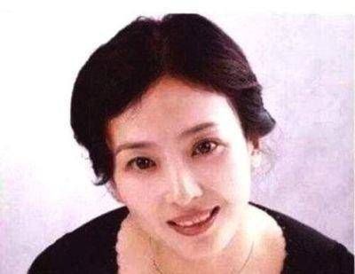1987年，28岁的刘晓莉生下刘亦菲后为何两度离婚，远走他乡