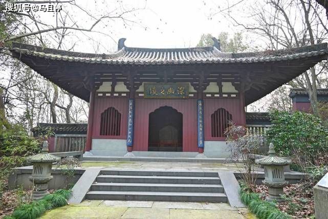 杭州有2座特别的石窟,鲜有游客却是国宝古迹,曾是吴越王祭天之地