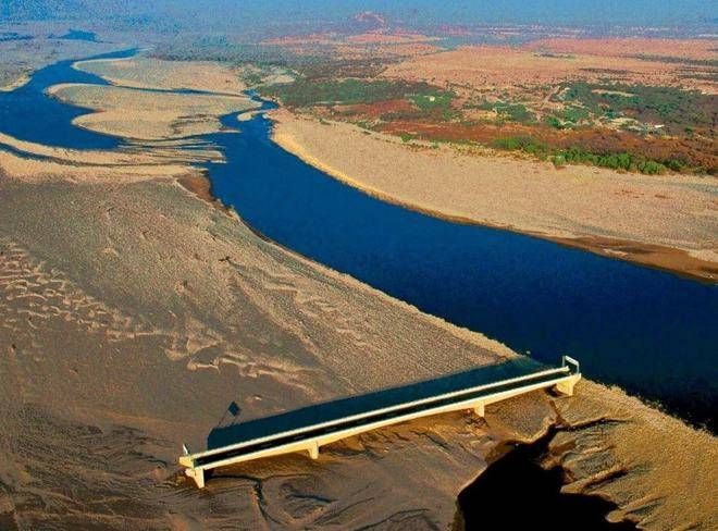 无比尴尬！1998年日本专家在洪都拉斯造了座桥，桥修好了，河跑了