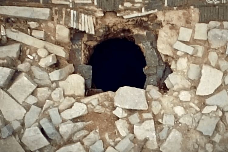 2016年绍兴发现帝陵级大墓，一神秘人来到发掘现场：这墓我进去过