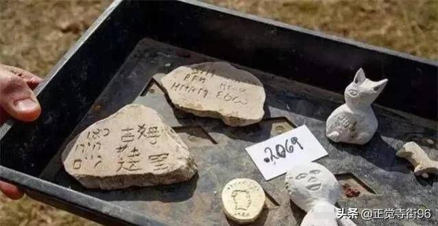 2019年，英国考古发现千年前遗址，上面刻有简体汉书