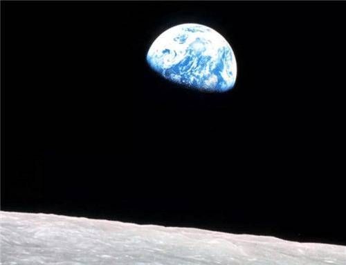 14亿公里之外，飞船拍摄下来的地球照片，为啥让专家感到不可思议