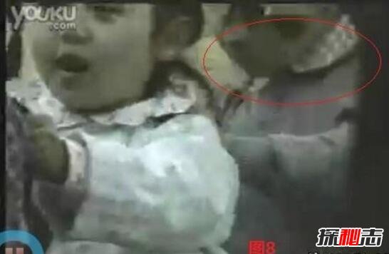 香港京九铁路灵异事件视频，小孩拍广告被鬼搭肩离奇死亡