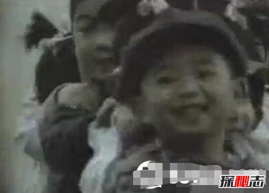 香港京九铁路灵异事件视频，小孩拍广告被鬼搭肩离奇死亡