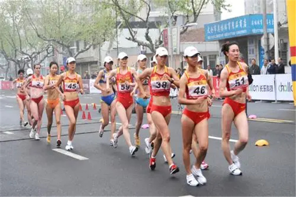 女子20公里竞走世界纪录：1小时23分49秒（由杨家玉打破）