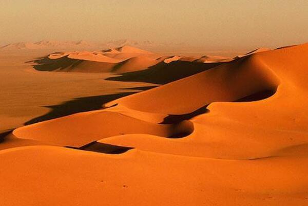 世界上最大的沙漠 位于非洲北部的撒哈拉沙漠(气候条件恶劣)