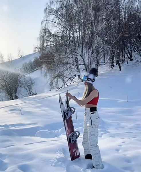 陈浩民夫妇阳康滑雪惹争议