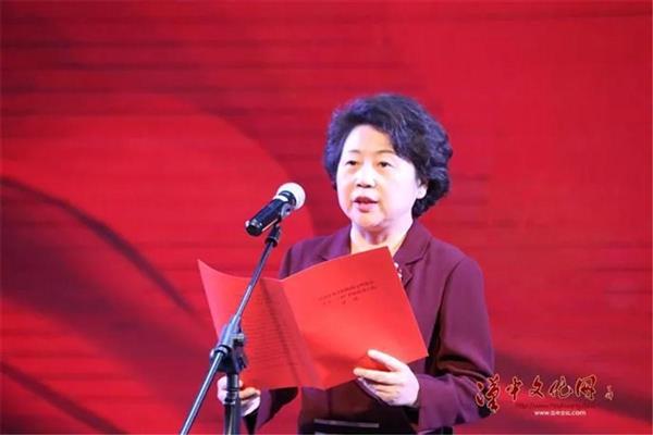 吴星星导演北京影人街制作电影《红巴山》获得汉中市五个一工程奖