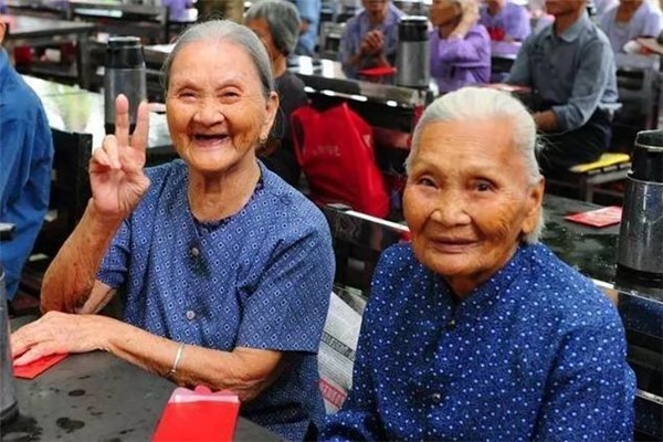 世界上最奇特的人：活的最久的男性女性（都在日本）