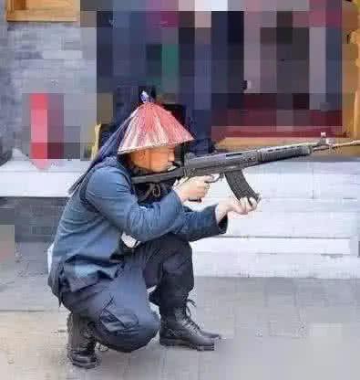 史上最尬穿帮镜头，大清朝就有了冲锋枪了？