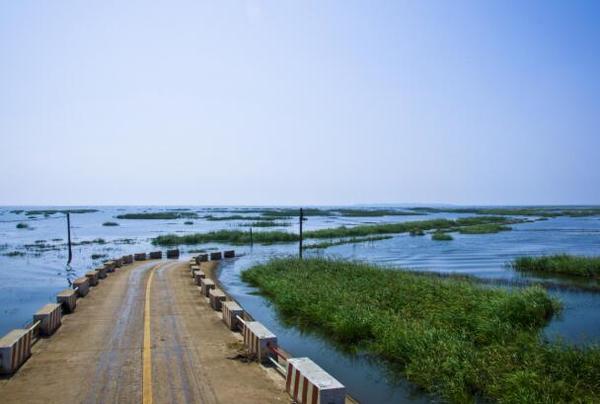 中國最大的淡水湖:鄱陽湖，約4070平方千米