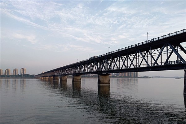 钱塘江大桥是谁设计的：茅以升先生设计的钱塘江大桥