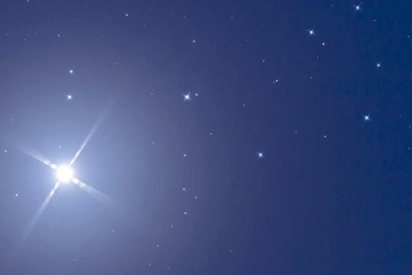 西方最亮的一颗星是什么星：金星(晨为启明星暮为长庚星)