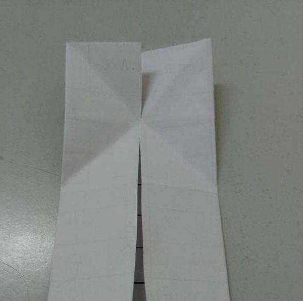 教你怎么用纸制作一个手机支架