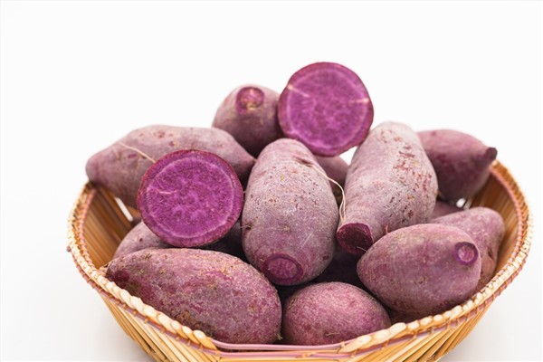 巧煮紫薯粥不变色：加入酸性物质就不会变色了（柠檬酸）