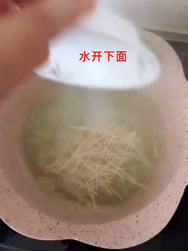 丝瓜下面条怎么做