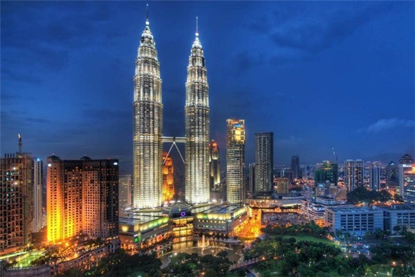 马来西亚是发达国家吗：不是（是发展中国家）