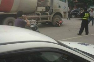 长乐车祸:女子被水泥车拦腰碾断成两截