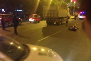 重庆石桥铺惨烈车祸泥头车撞摩托 摩托司机当场死亡