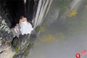 你敢不敢？在悬崖峭壁拍婚纱照