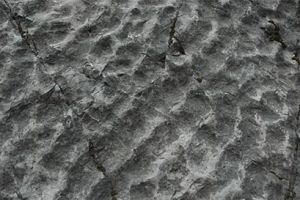 河北承德发现一座3亿年蜂窝状山峰奇特现象