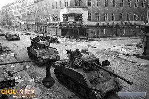 [图片]苏军攻占柏林历史照片 毁灭性的攻击