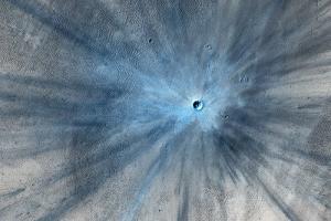  NASA捕捉小行星撞击火星形成100英尺陨石坑
